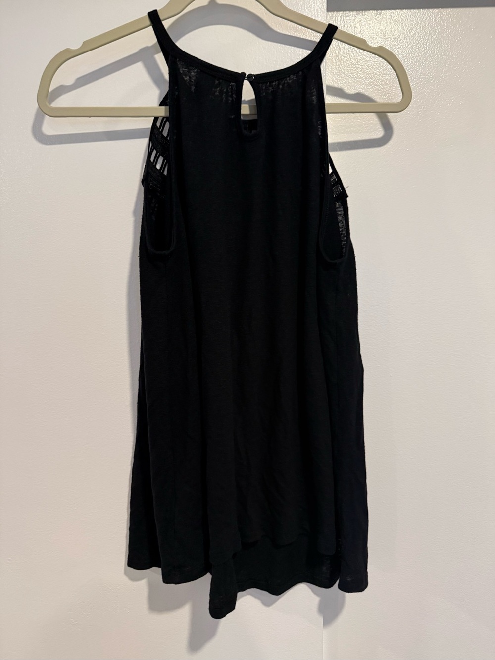Old Navy Black Crochet Yoke Tank top size medium - Picture 6 of 7